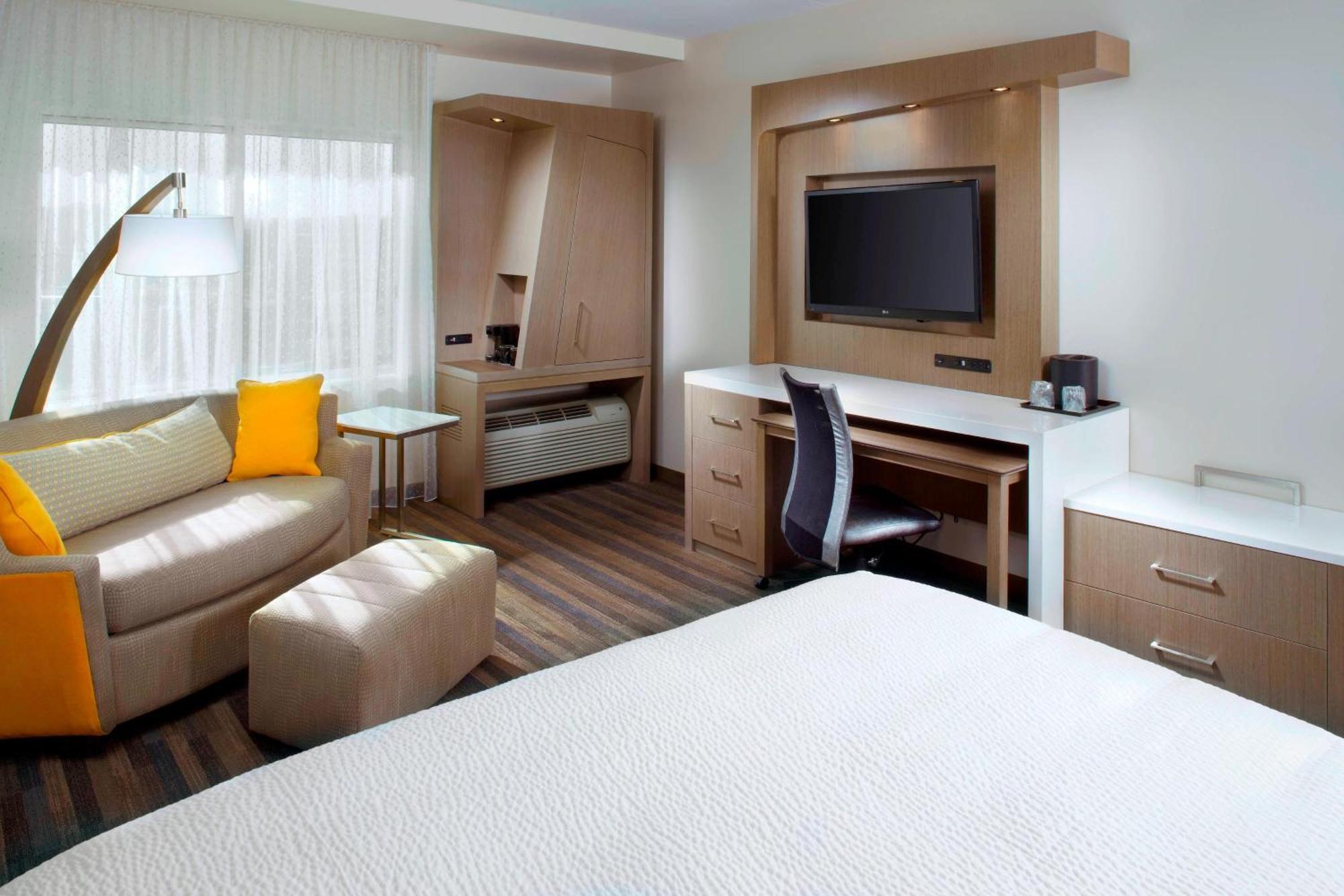 Hotel Courtyard By Marriott West/bearden 3*