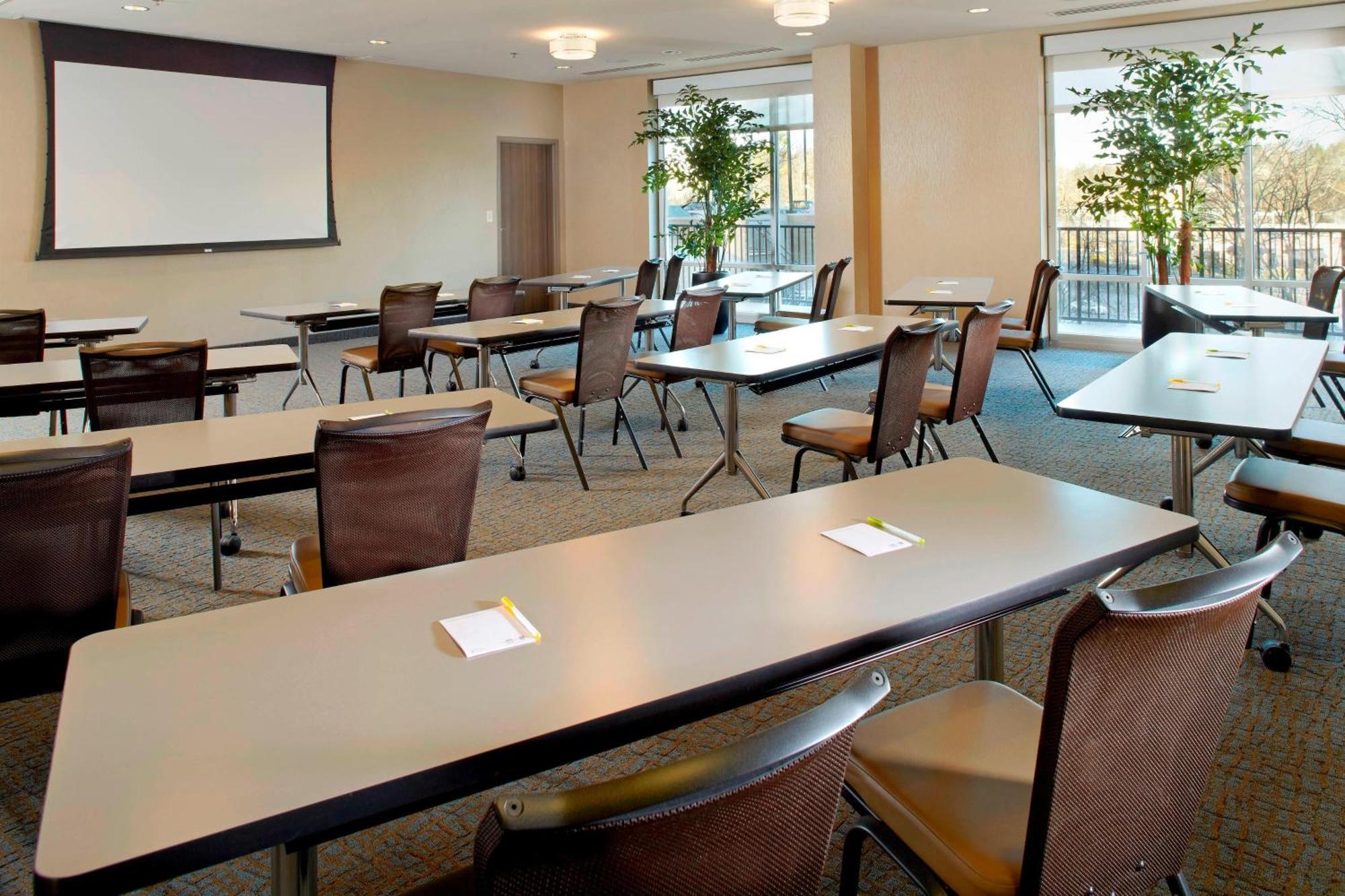 Courtyard By Marriott West/bearden Hotel 3*