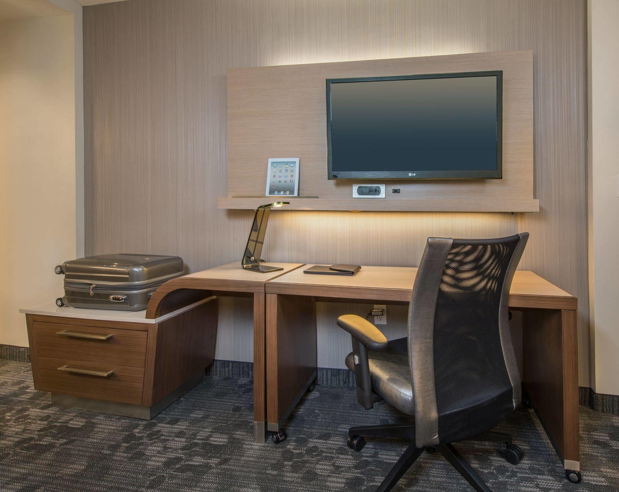 Courtyard By Marriott West/bearden Hotel
